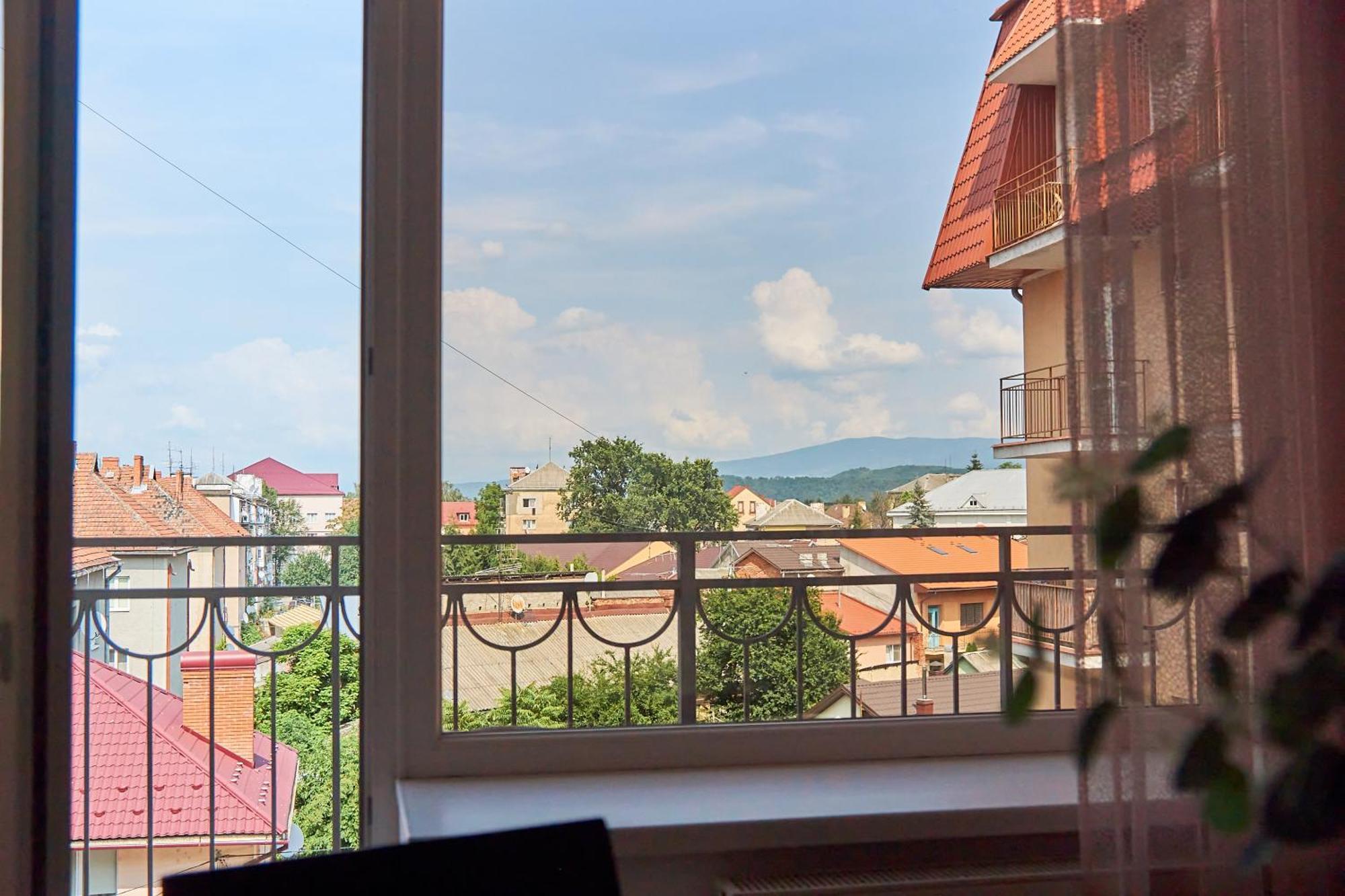 Lux Apartment Мукачево Екстер'єр фото