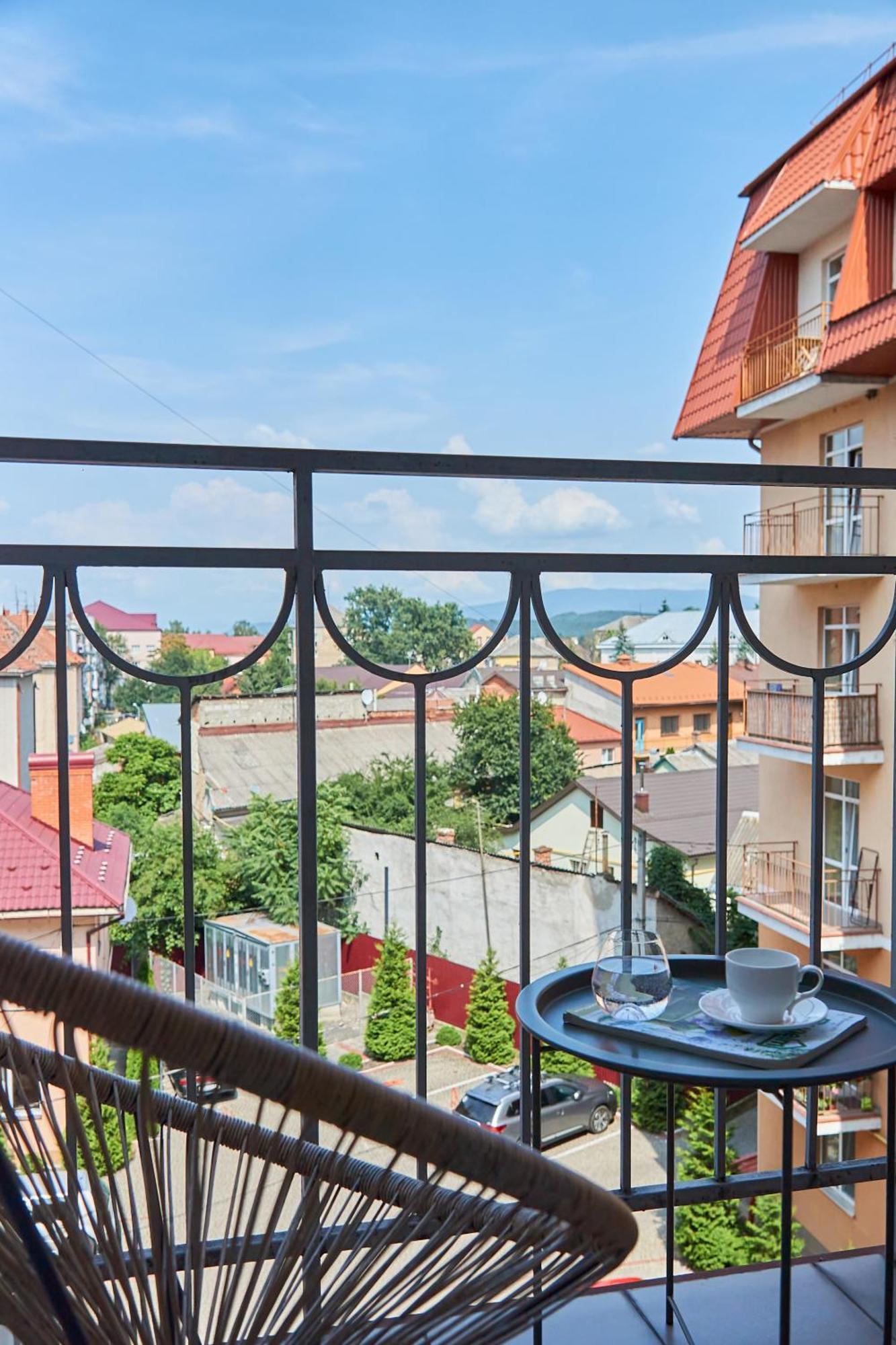 Lux Apartment Мукачево Екстер'єр фото